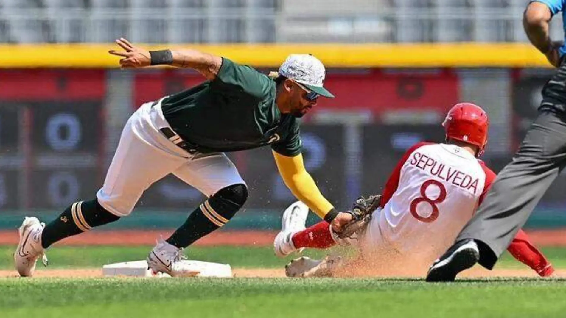 El domingo en el Alfredo Harp Helú se midieron Diablos Rojos del México y Pericos de Puebla